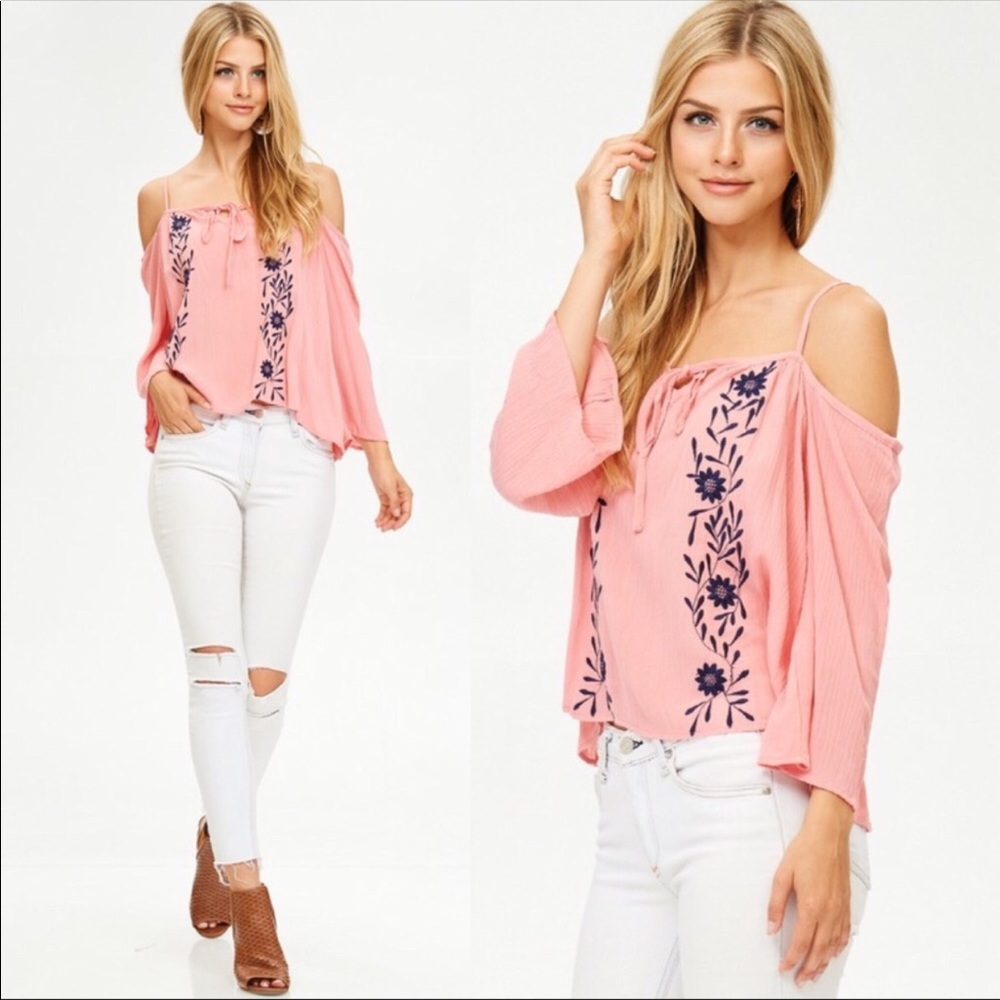 LAST ONE SIZE SMALL✨Beautiful cold shoulder top
